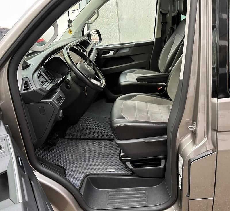 Second-hand VW Multivan Generation Six 199 CP (146 kW) 2020 Maro Monovolum