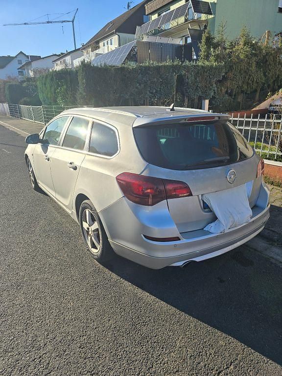 Gebraucht Opel Astra Edition 160 PS (117 kW) 2011 Grau Kombi