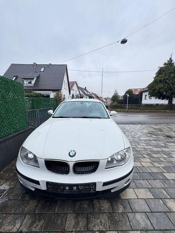 Weiß Gebraucht 2006 BMW 116 Kleinwagen | 999 € (Superpreis) - Bild 1/4