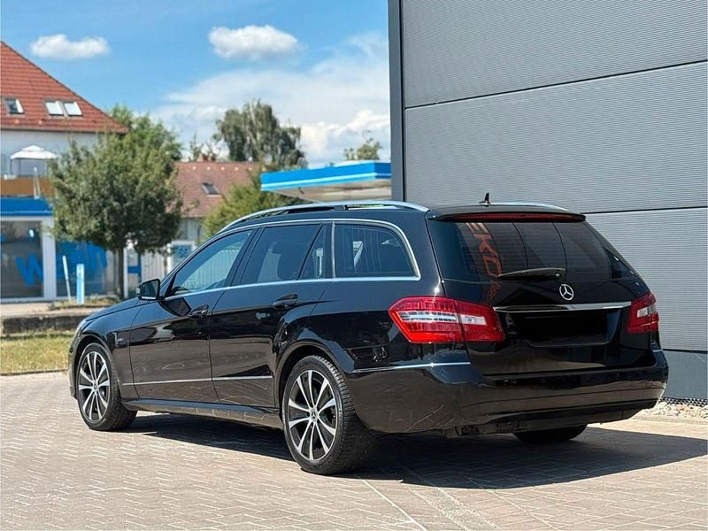 Schwarz Gebraucht 2009 Mercedes E250 Avantgarde Kombi | 6.300 € (Guter Preis) - Bild 1/4