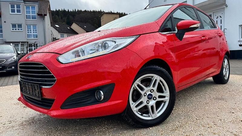 Gebraucht Ford Fiesta 101 PS (74 kW) 2016 Rot Kleinwagen