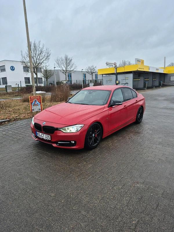 Gebraucht BMW 335 306 PS (225 kW) 2012 Rot Limousine