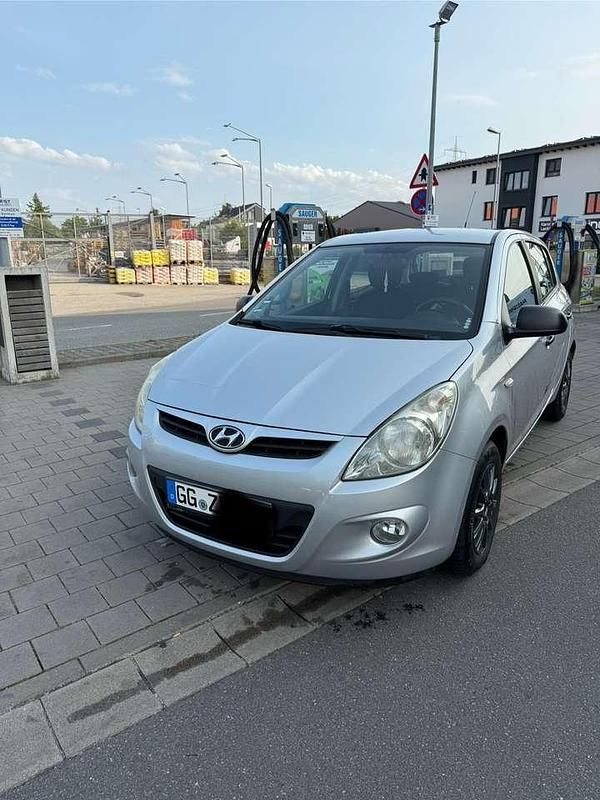 Grau Gebraucht 2010 Hyundai i20 Classic Kleinwagen | 1.899 € (Superpreis) - Bild 1/4