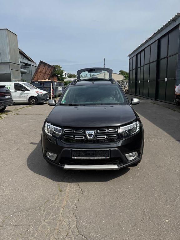 Schwarz Gebraucht 2019 Dacia Sandero Acces Kleinwagen | 9.200 € (Teuer) - Bild 1/4