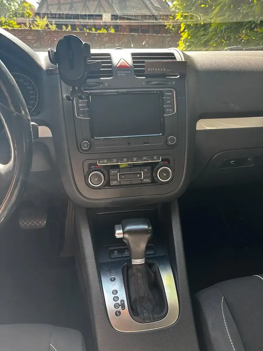 Gebraucht VW Jetta 122 PS (89 kW) 2010 Grau Limousine