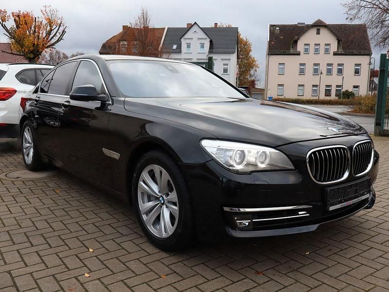Gebraucht BMW 740 320 PS (235 kW) 2013 Schwarz Limousine