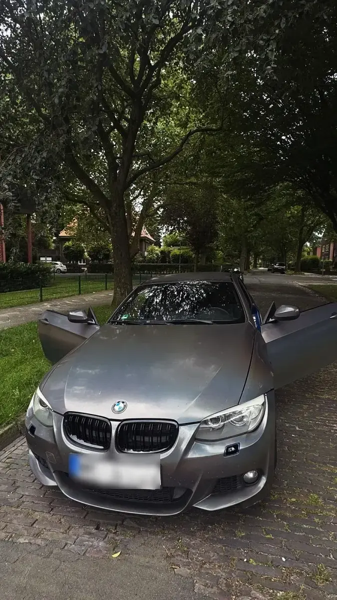Gebraucht BMW 320 163 PS (119 kW) 2011 Grau Coupé
