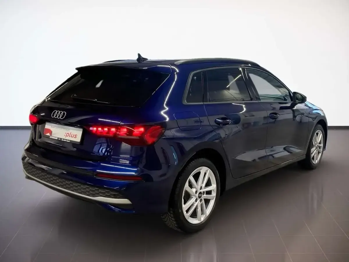 Używany Audi A3 Ambiente 204 KM (150 kW) 2025 Niebieski Sedan/Limuzyna