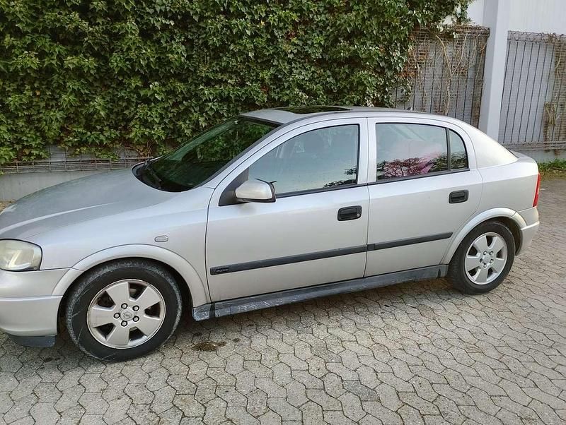 Używany Opel Astra 90 KM (66 kW) 1993 Sedan/Limuzyna
