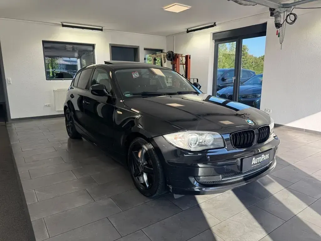 Gebraucht BMW 118 Advantage 143 PS (105 kW) 2011 Schwarz Kleinwagen