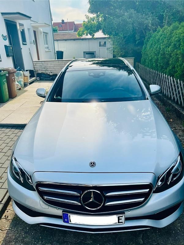 Silber Gebraucht 2020 Mercedes E300 Kombi | 26.500 € (Superpreis) - Bild 1/4