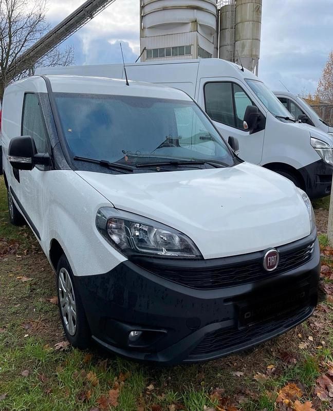 Weiß Gebraucht 2020 Fiat Doblò Van / Kleinbus | 11.500 € (Etwas zu teuer) - Bild 1/4