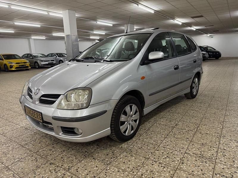 Silber Gebraucht 2004 Nissan Almera Tino Van / Kleinbus | 1.998 € (Fairer Preis) - Bild 1/4