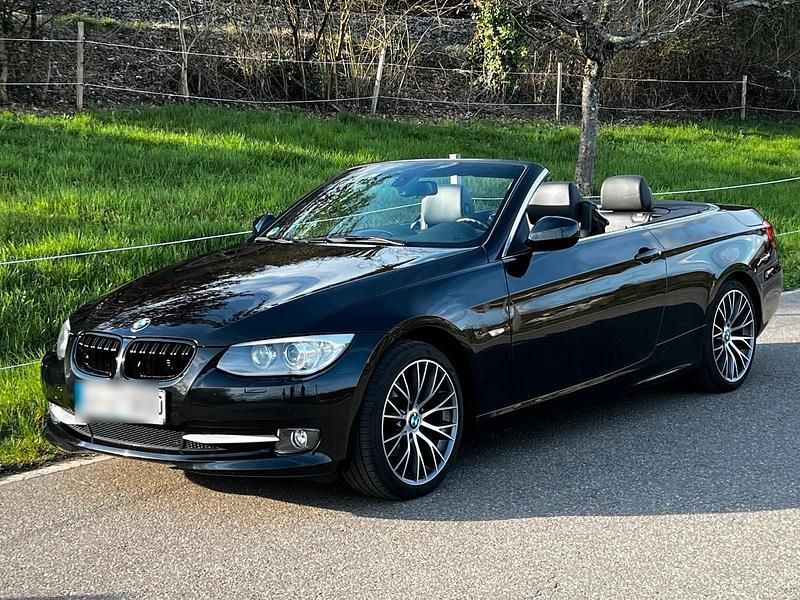 Schwarz Gebraucht 2010 BMW 318 Cabriolet Comfort Edition Cabrio | 13.750 € (Etwas zu teuer) - Bild 1/4