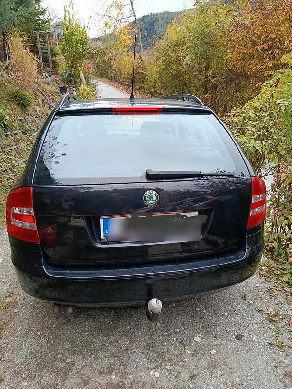 Schwarz Gebraucht 2007 Skoda Octavia Kombi | 6.200 € - Bild 1/4