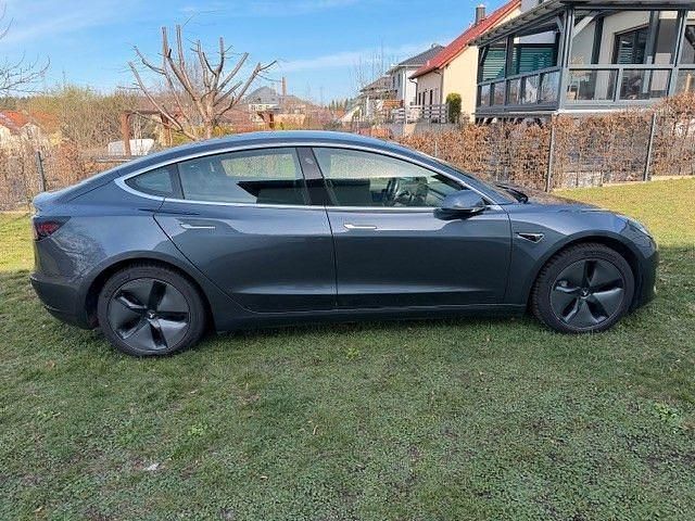 Second-hand Tesla Model 3 324 kW (441 CP) 2019 Gri Berlinǎ
