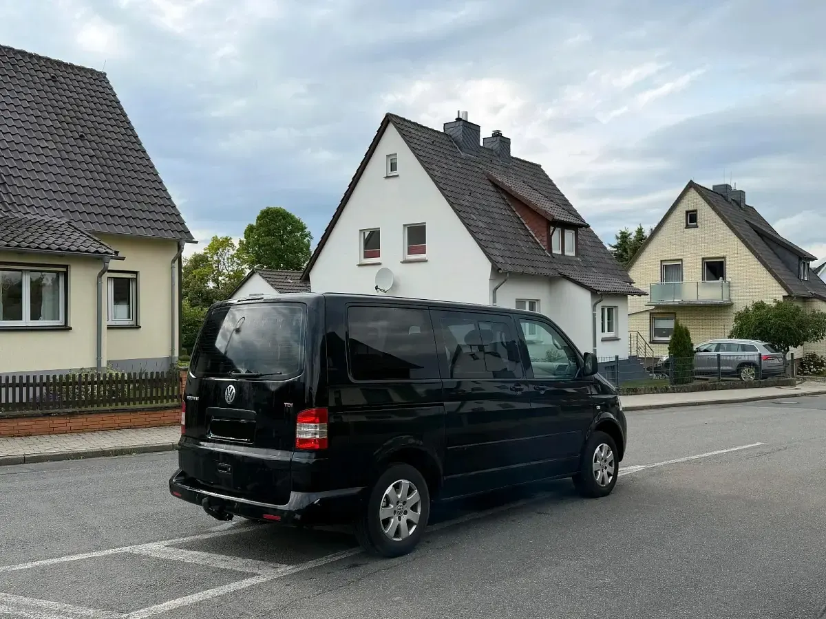 Gebraucht VW Multivan 174 PS (127 kW) 2007 Schwarz Van / Kleinbus