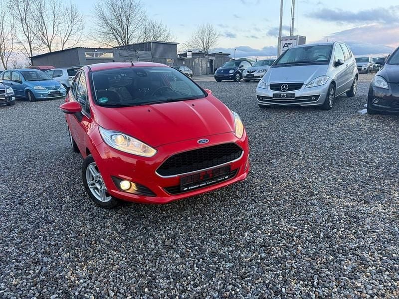 Gebraucht Ford Fiesta Trend 101 PS (74 kW) 2017 Rot Limousine