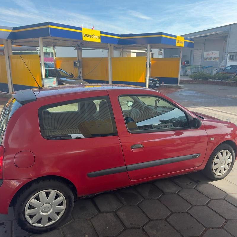 Second-hand Renault Clio II 2004 Roșu Hatchback