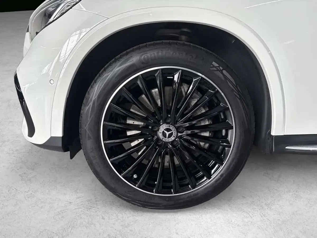 Gebraucht Mercedes GLC300 AMG 269 PS (197 kW) 2025 Weiß SUV