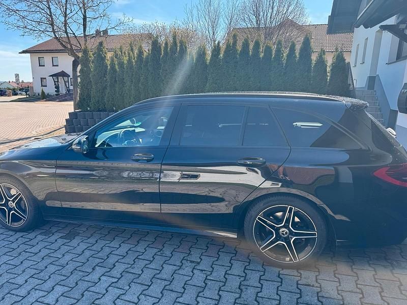 Gebraucht Mercedes C220 AMG 194 PS (142 kW) 2019 Schwarz Kombi