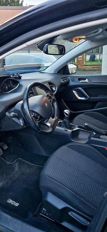 Gebraucht Peugeot 308 Active 131 PS (96 kW) 2018 Schwarz Limousine