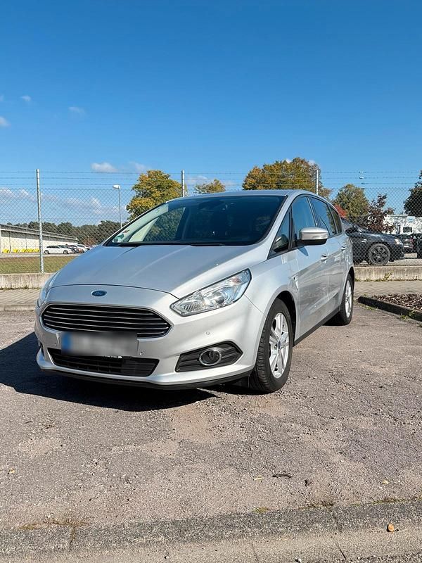 Silber Gebraucht 2017 Ford S-MAX Business Edition Van / Kleinbus | 9.000 € (Superpreis) - Bild 1/4