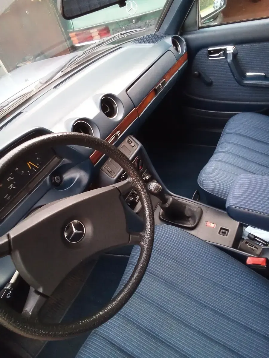 Gebraucht Mercedes 200 109 PS (80 kW) 1984 Grau Limousine