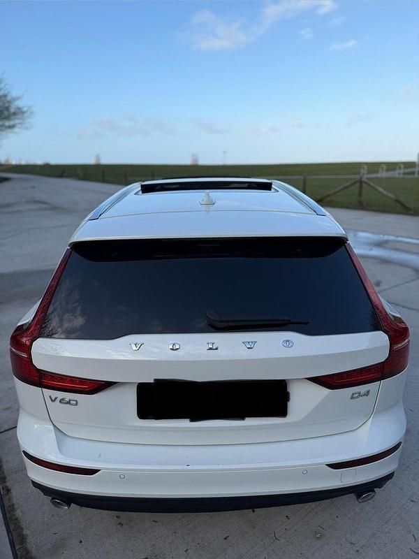 Gebraucht Volvo V60 190 PS (139 kW) 2018 Weiß Kombi