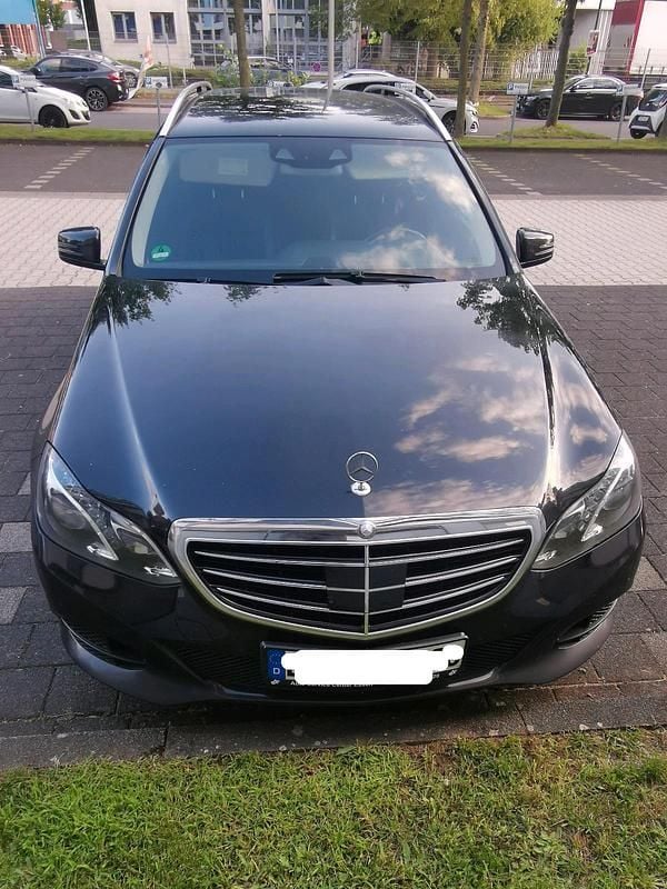 Schwarz Gebraucht 2013 Mercedes E220 Kombi | 9.200 € (Guter Preis) - Bild 1/4