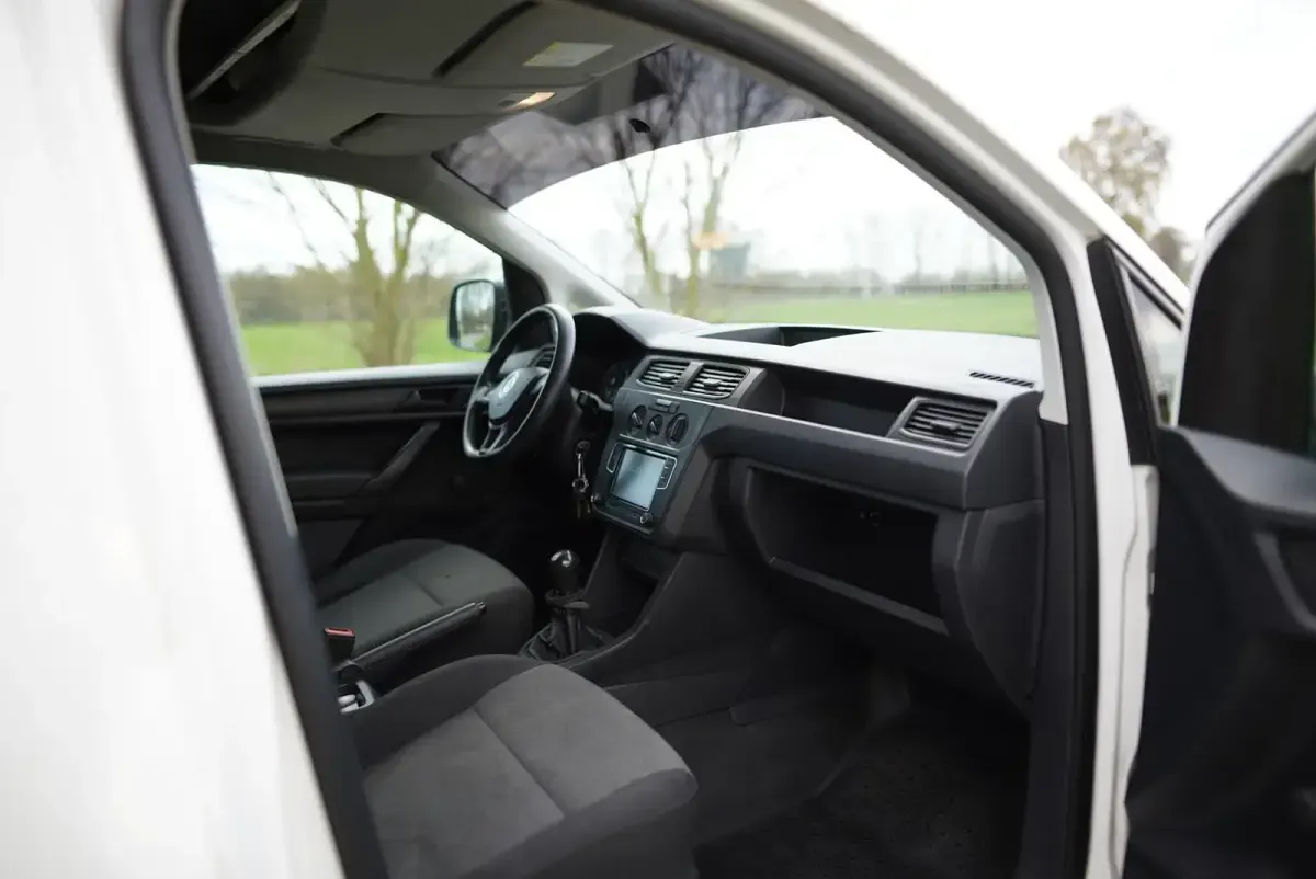 Second-hand VW Caddy 75 CP (55 kW) 2016 Alb Monovolum