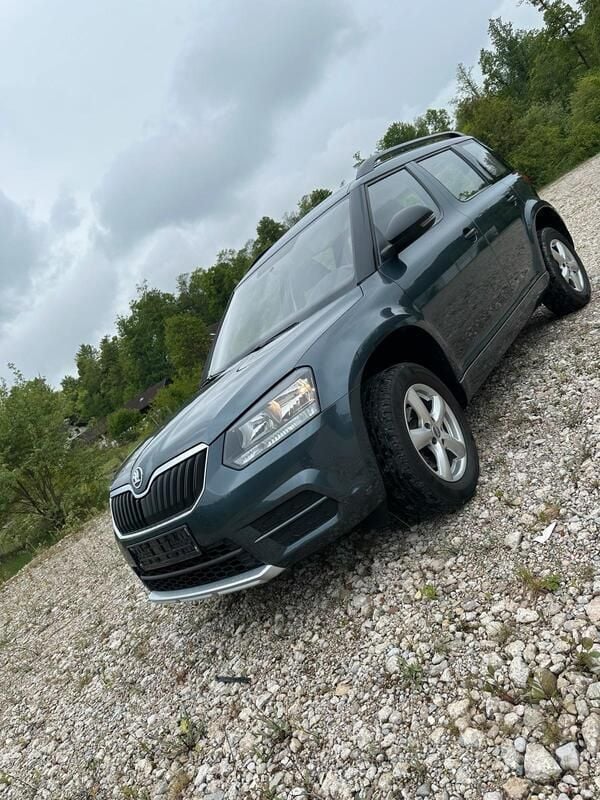 Grau Gebraucht 2015 Skoda Yeti SUV | 8.799 € (Superpreis) - Bild 1/4