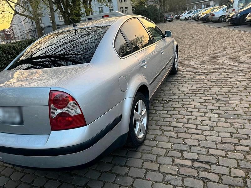 Gebraucht VW Passat 150 PS (110 kW) 2002 Silber Limousine