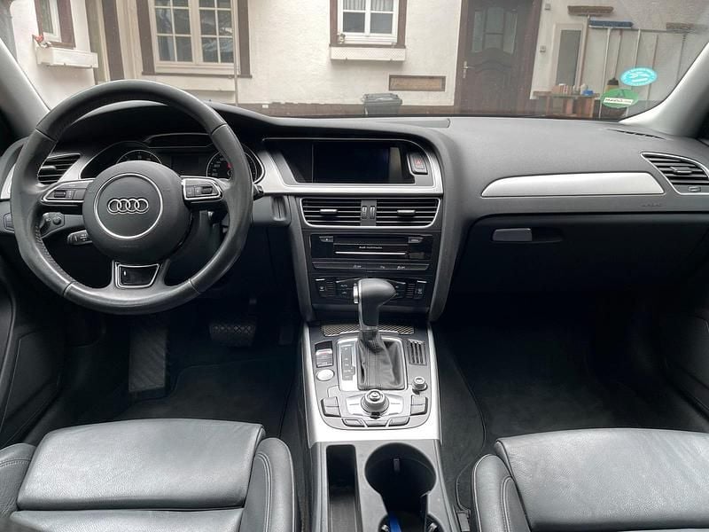 Gebraucht Audi A4 170 PS (125 kW) 2013 Rot Kombi