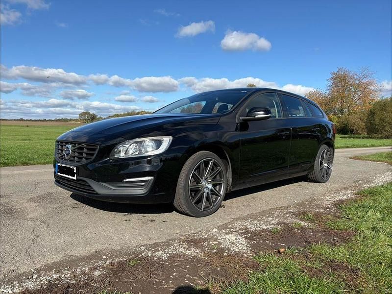 Schwarz Gebraucht 2015 Volvo V60 Kombi | 7.900 € (Guter Preis) - Bild 1/4