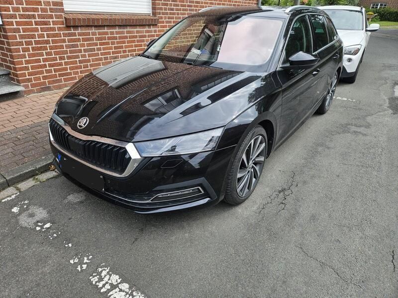 Schwarz Gebraucht 2020 Skoda Octavia First Edition Kombi | 22.900 € - Bild 1/4