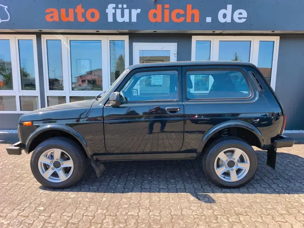 Gebraucht Lada niva 83 PS (61 kW) 2024 Blau SUV