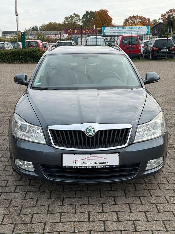Gebraucht Skoda Octavia Elegance 160 PS (117 kW) 2010 Grau Limousine