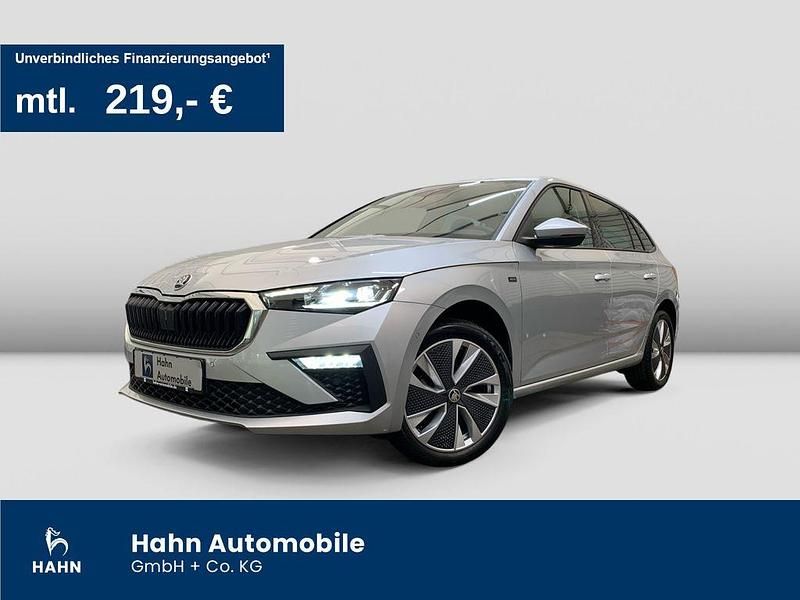 Brilliantsilber metallic Gebraucht 2024 Skoda Scala Drive Kleinwagen | 22.788 € (Fairer Preis) - Bild 1/3