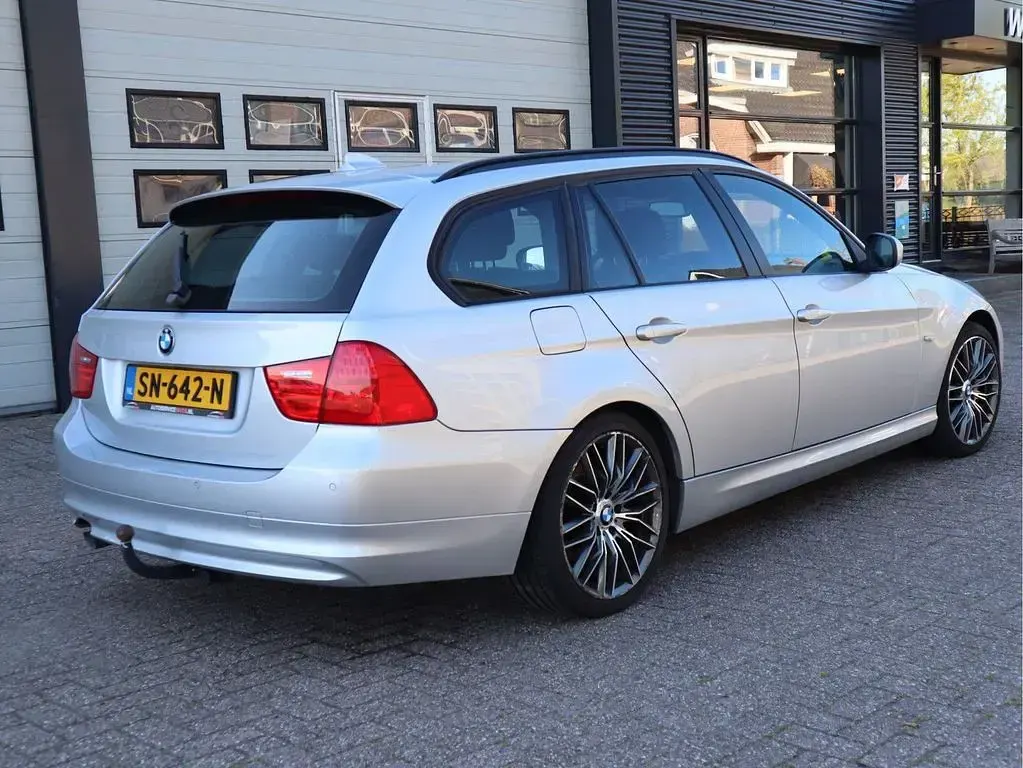 Second-hand BMW 318 143 CP (105 kW) 2010 Argintiu Break