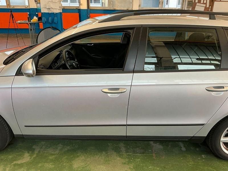 Gebraucht VW Passat 140 PS (102 kW) 2007 Silber Kombi