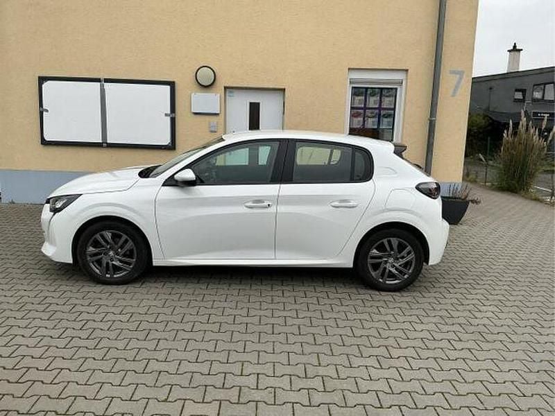 Gebraucht Peugeot 208 Active 102 PS (75 kW) 2021 Weiß Kleinwagen