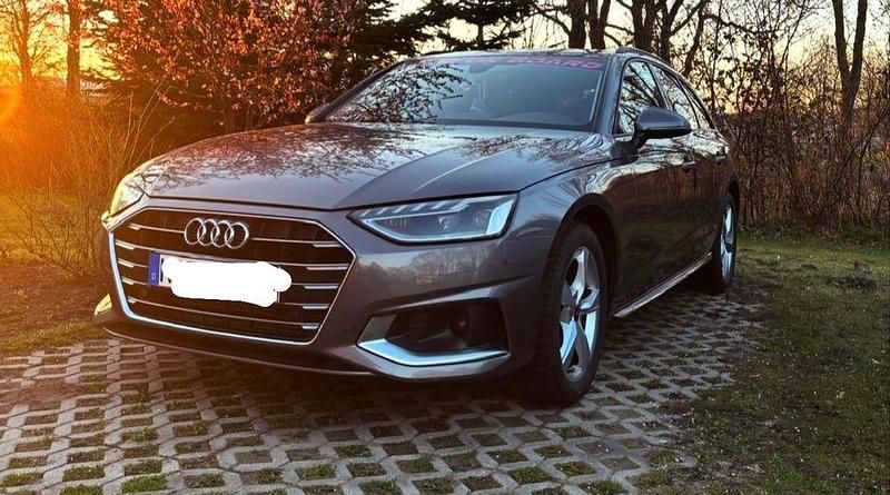 Grau Gebraucht 2021 Audi A4 Ambiente Kombi | 20.500 € (Fairer Preis) - Bild 1/4