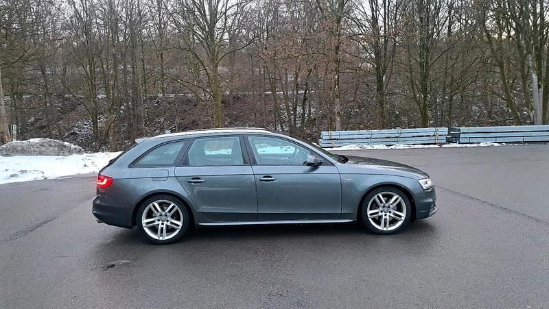 Gebraucht Audi A4 S-Line 204 PS (150 kW) 2012 Grau Kombi