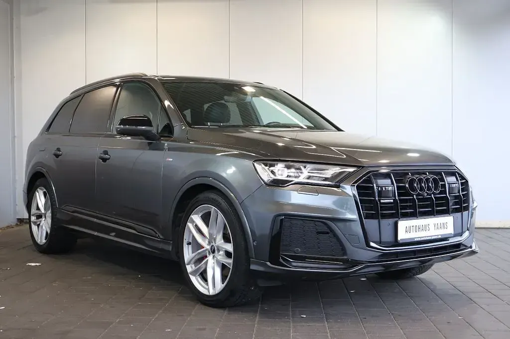 Używany Audi Q7 Competition 286 KM (210 kW) 2022 Szary SUV