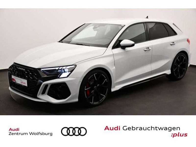 Gletscherweiß metallic Gebraucht 2024 Audi RS3 Ambiente Kleinwagen | 57.690 € (Superpreis) - Bild 1/3