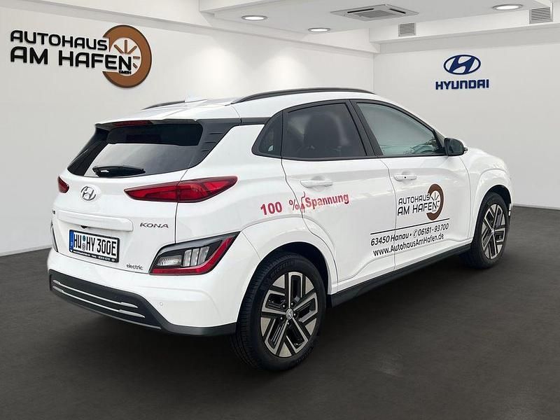 Gebraucht Hyundai Kona Trend 100 kW (136 PS) 2023 Atlas white / sol SUV