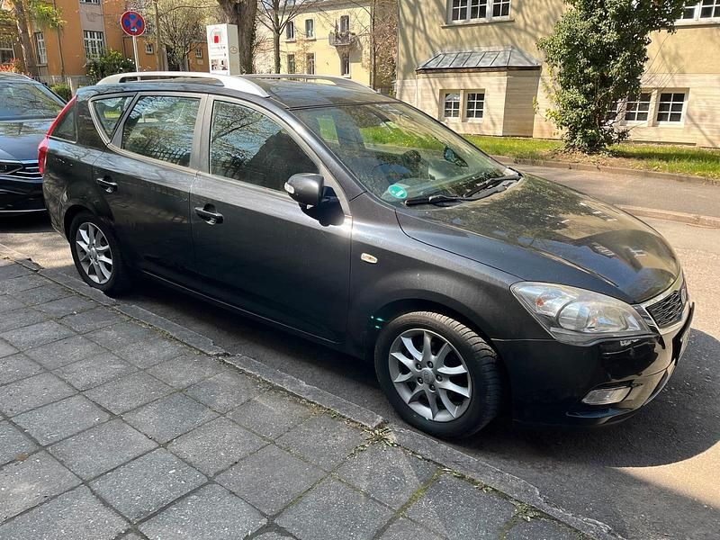 Second-hand Kia Ceed 90 CP (66 kW) 2010 Negru Hatchback