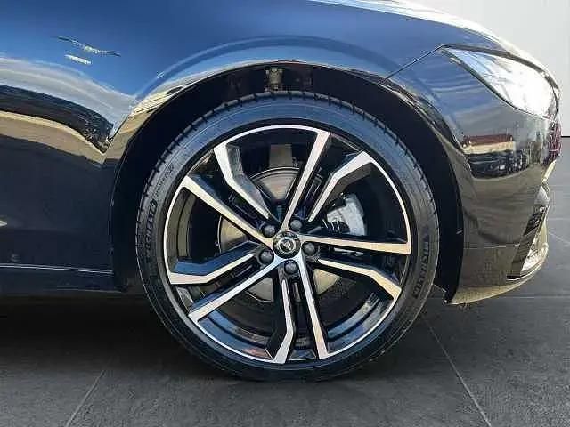 Gebraucht Volvo V90 Ultimate 235 PS (172 kW) 2022 Onyx black (metallic) Kombi