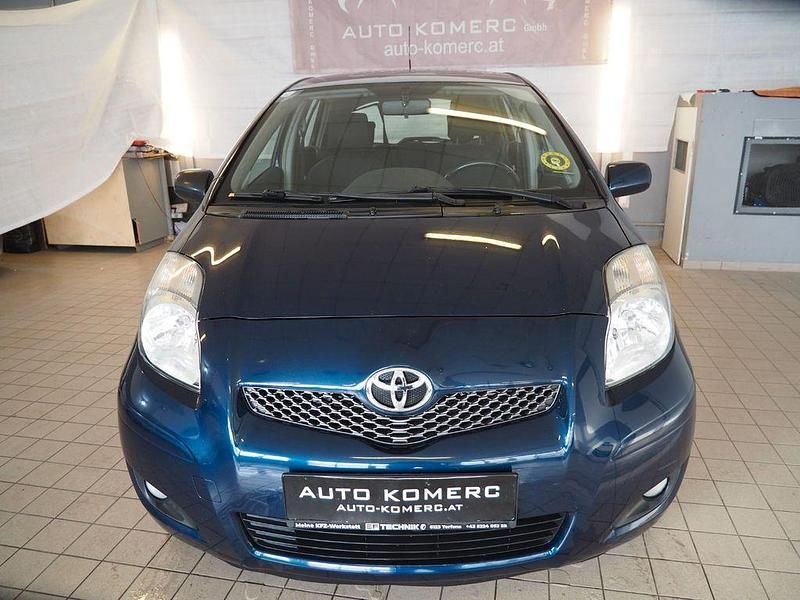 Blau Gebraucht 2011 Toyota Yaris Cool Limousine | 2.650 € (Guter Preis) - Bild 1/4